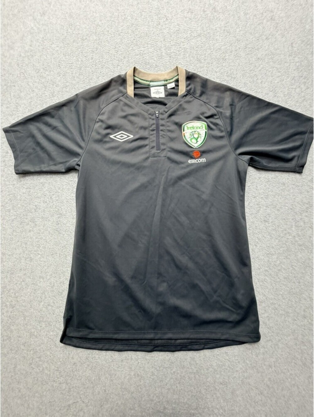 Umbro Ireland‎ Soccer Jersey Mens M Gray 1/4 Zip Pullover Eircom Sponsor 2009